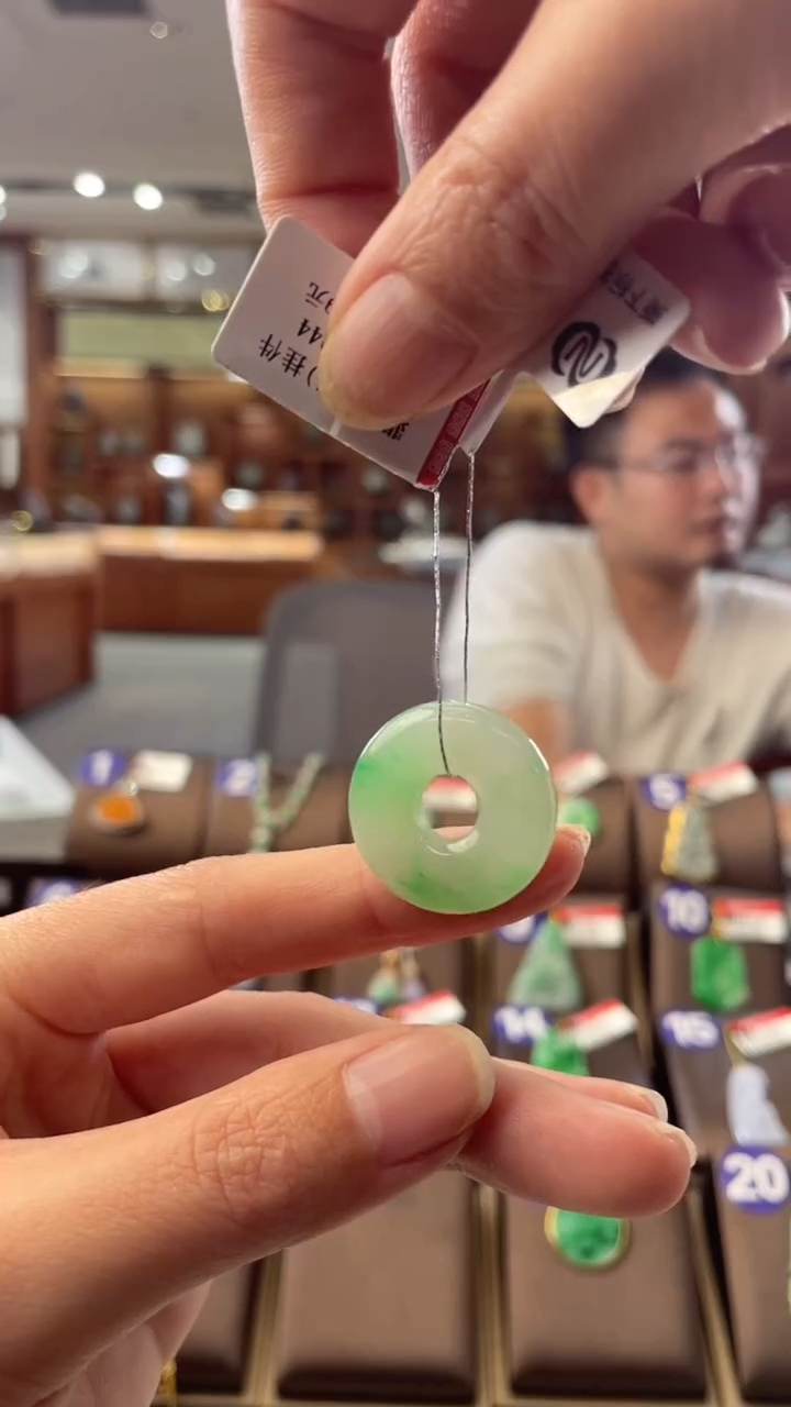 【闪购商品】翡翠颈饰未镶嵌甜甜圈