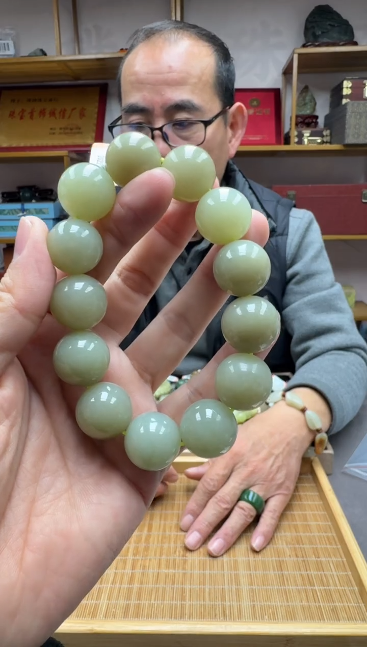 未镶嵌手链和田玉18且末黄