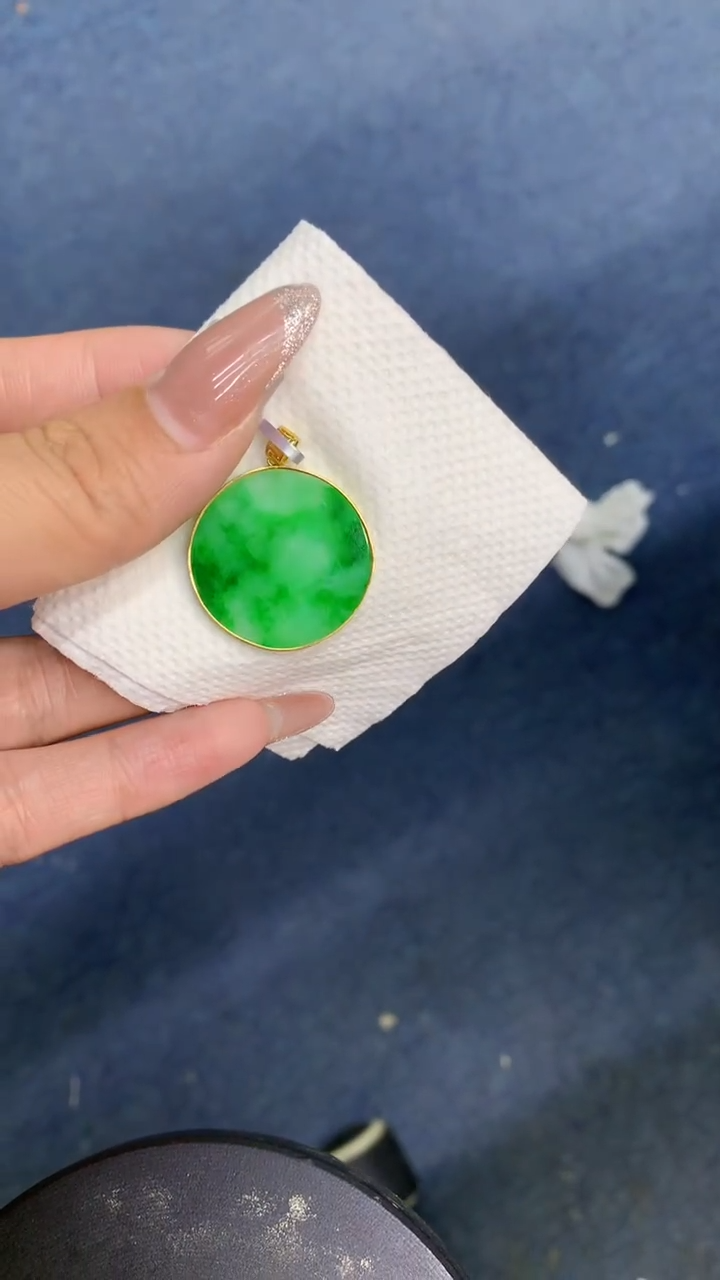 颈饰18K金镶嵌翡翠1