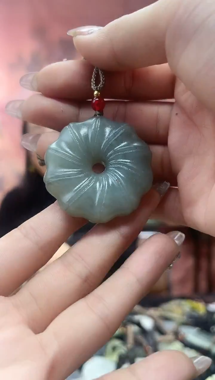 未镶嵌岫玉吊坠`