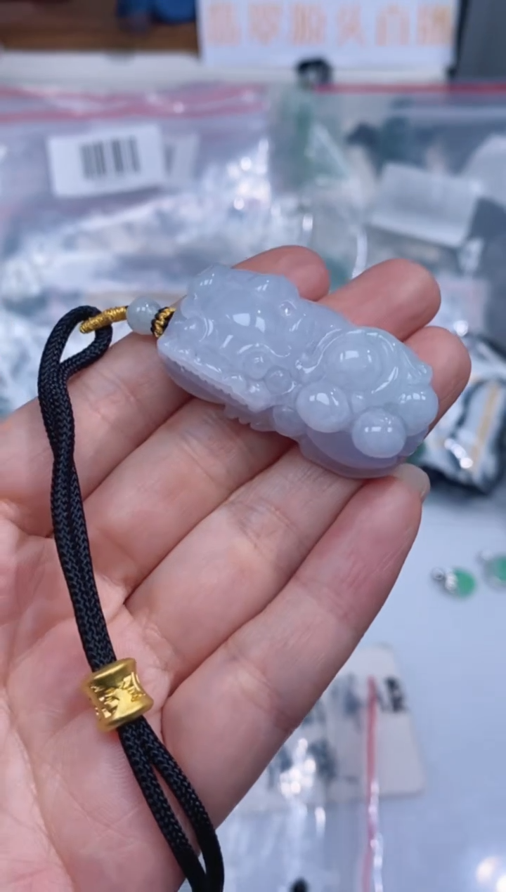 颈饰未镶嵌翡翠吊坠