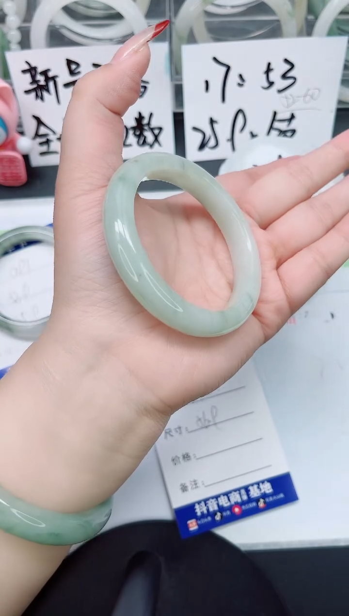 【闪购商品】石英质玉手镯未镶嵌a92