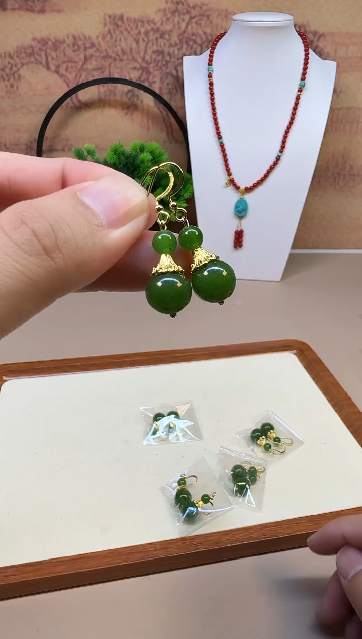 14K金镶嵌和田玉耳饰E244 
