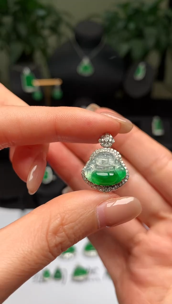 颈饰18K金镶嵌翡翠佛公