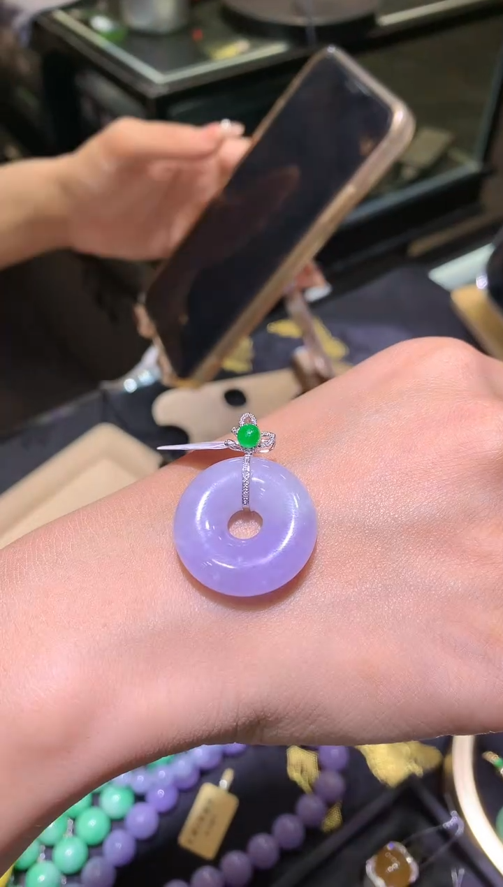 【闪购商品】翡翠吊坠(不含链)18K金镶嵌甜甜圈