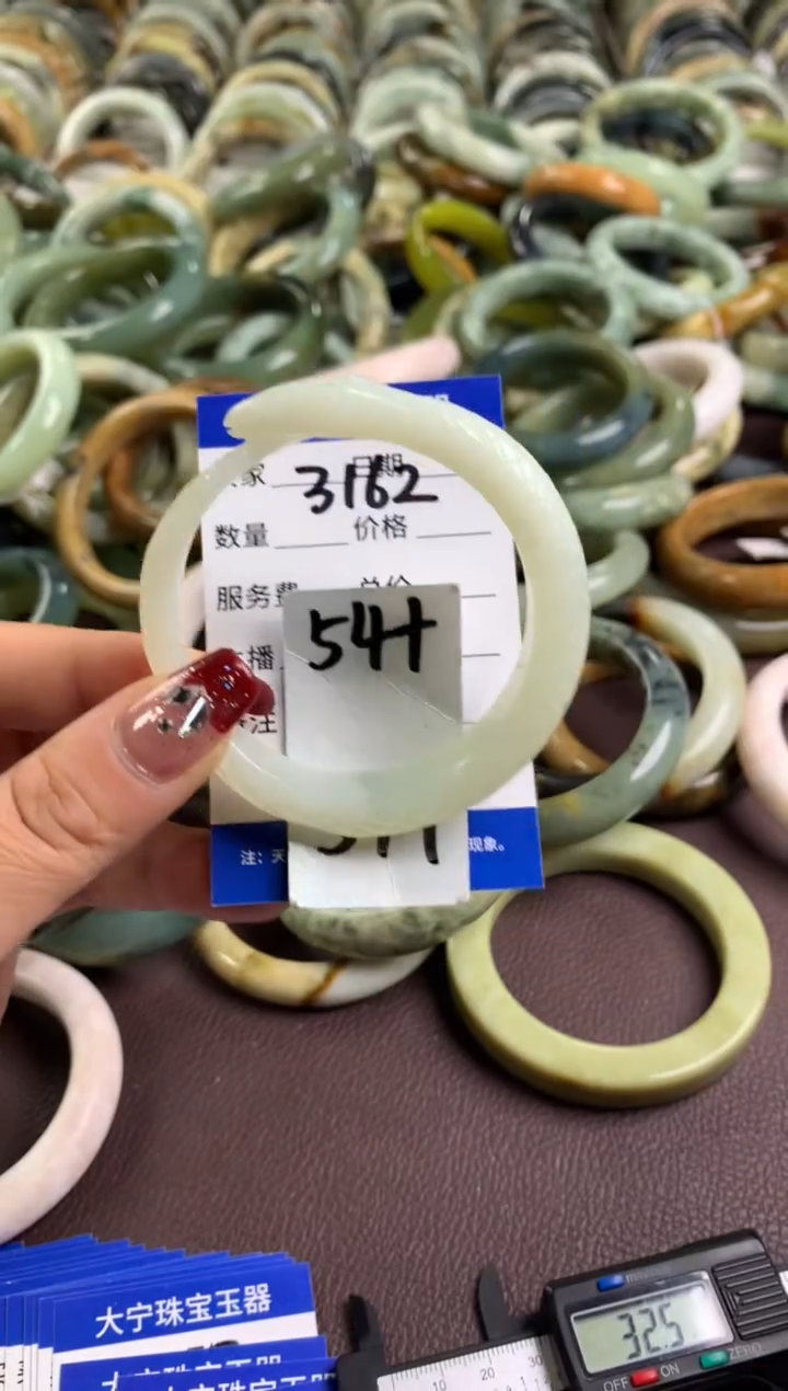【闪购商品】蛇纹石玉手镯未镶嵌3162