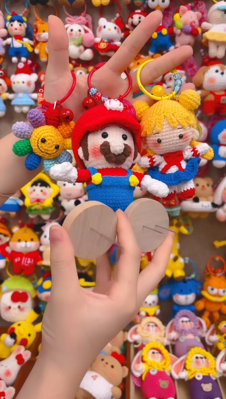 纯手工制作毛线钩织成品马里奥，水冰月