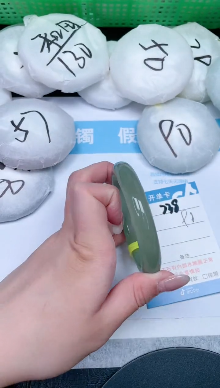 【闪购商品】石英质玉手镯未镶嵌238-60