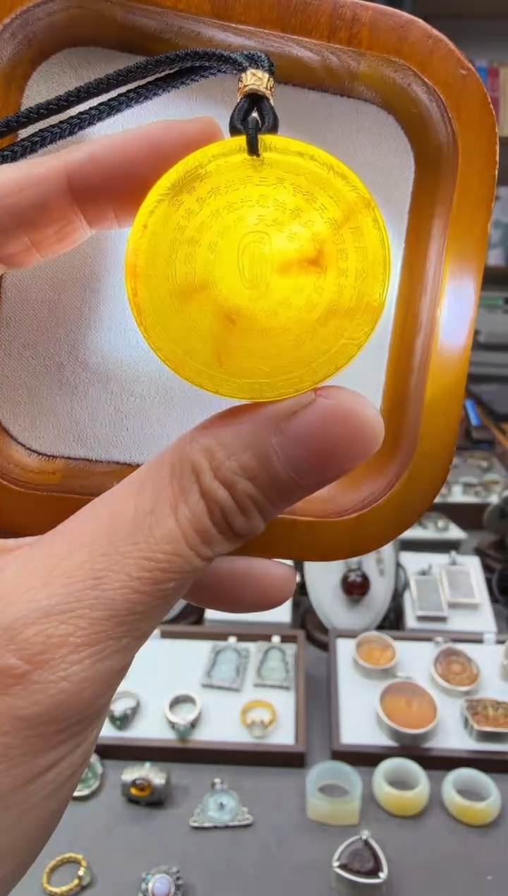 琥珀颈饰未镶嵌金光咒吊坠