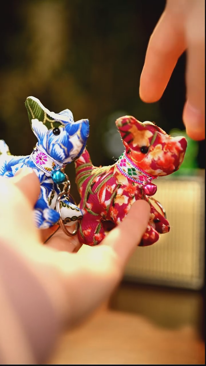 刺绣私人定制苗族手工小狗（颜色混发）