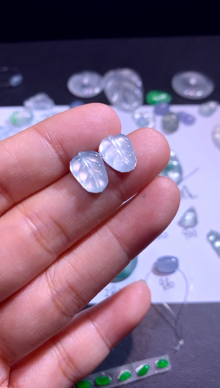 颈饰未镶嵌翡翠叶子