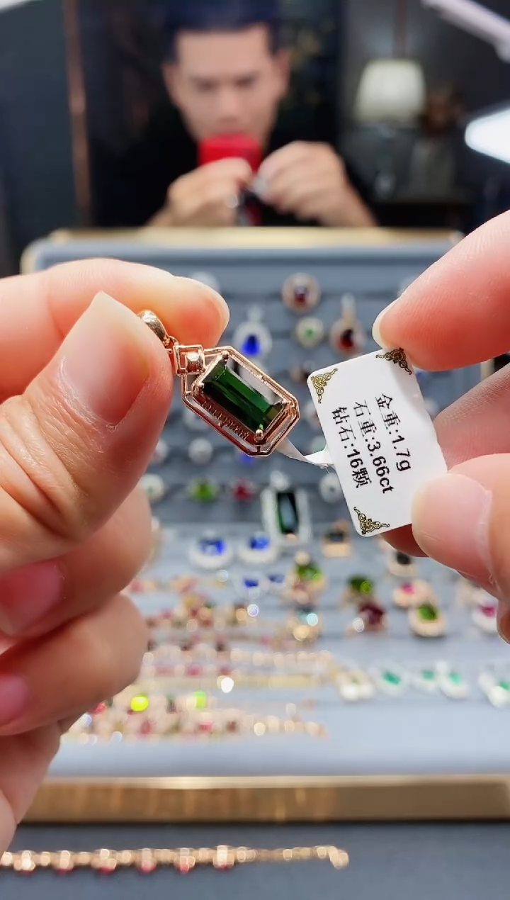 【闪购商品】碧玺颈饰18K金镶嵌3.66.