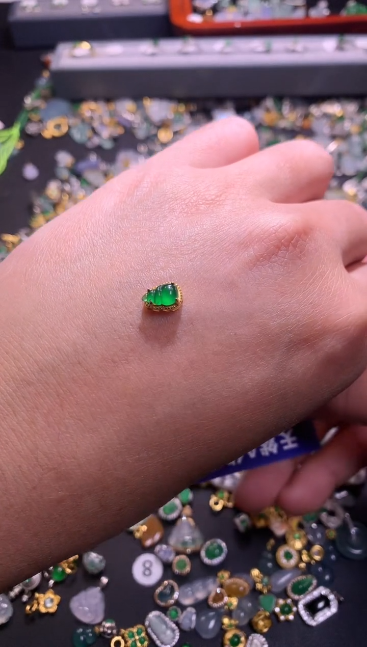 【闪购商品】翡翠吊坠(不含链)18K金镶嵌1