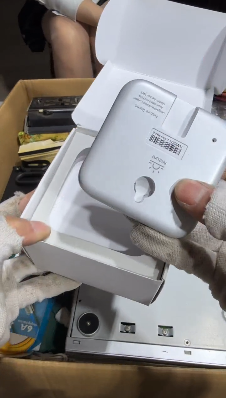 8新自***心 777   中古商品，瑕疵品，不保好坏。