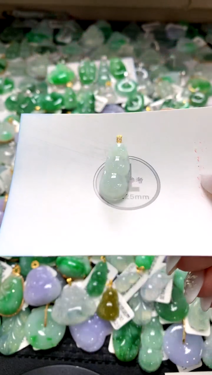 颈饰18K金镶嵌翡翠1111111111111111