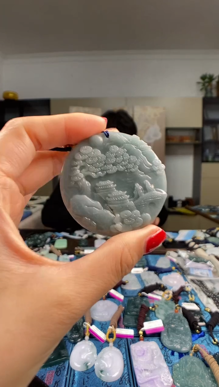 颈饰未镶嵌翡翠 多样性发其一