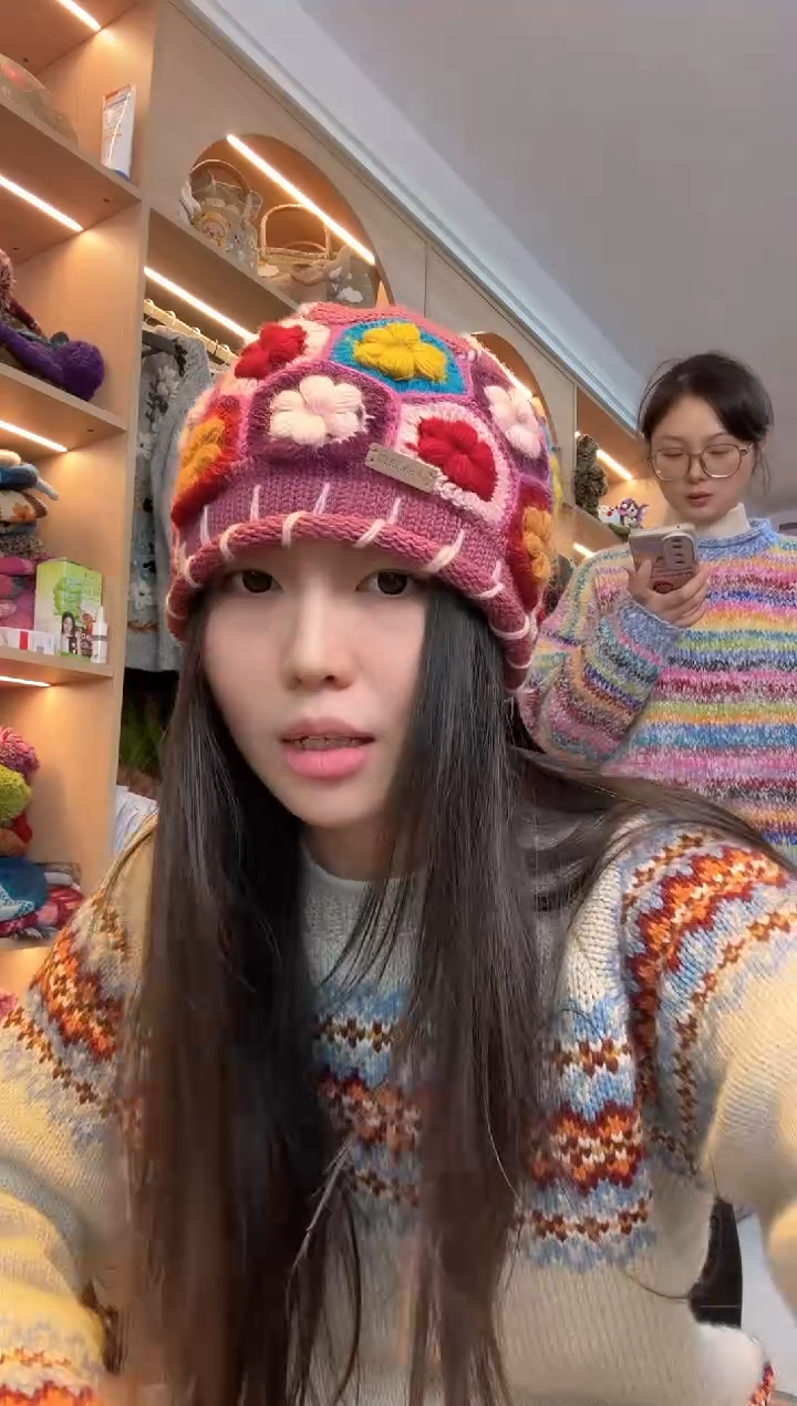 羊毛粉紫重工小花帽