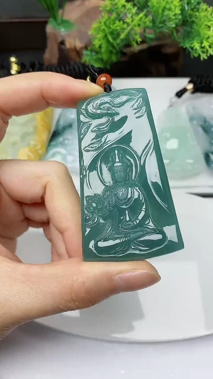 【闪购商品】翡翠颈饰未镶嵌        