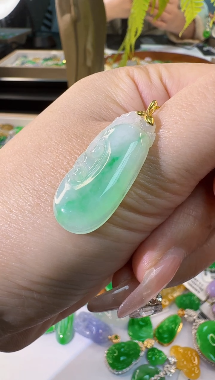 【闪购商品】翡翠吊坠(不含链)18K金镶嵌缅甸翡翠A货吊坠