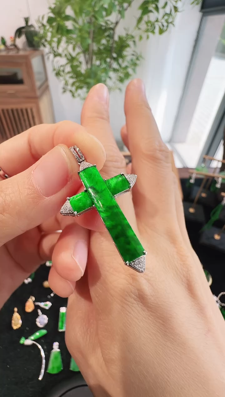 吊坠(不含链)18K金镶嵌翡翠00003900