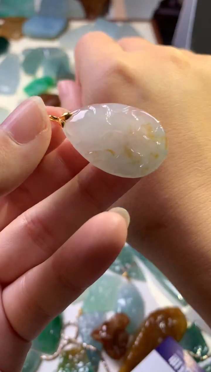 【闪购商品】翡翠颈饰18K金镶嵌吊坠