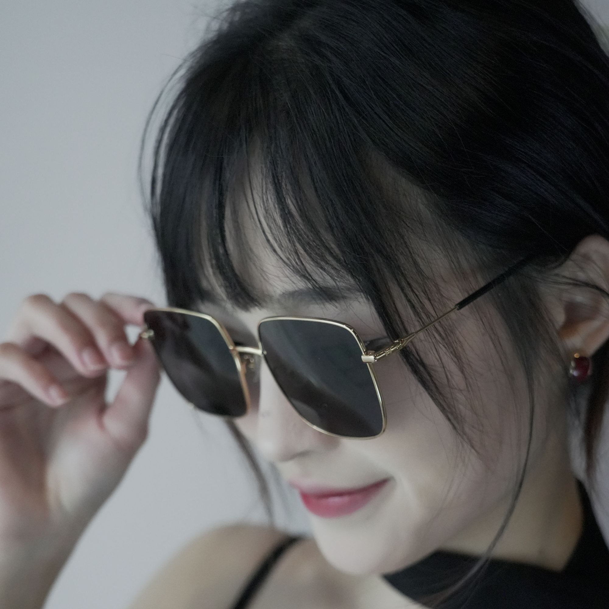 时尚太阳镜美颜素颜墨镜女款高级气质无边框百搭多边形潮流网红