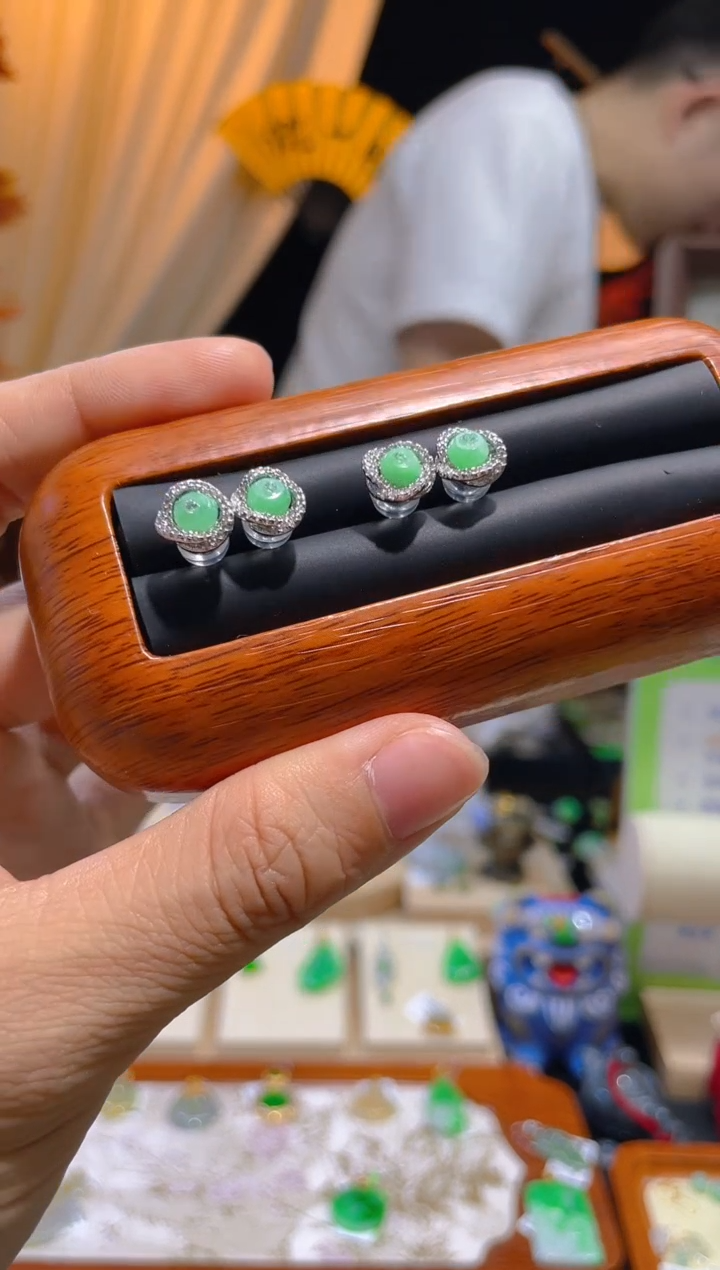 翡翠未镶嵌颈饰多样性发货 发其一