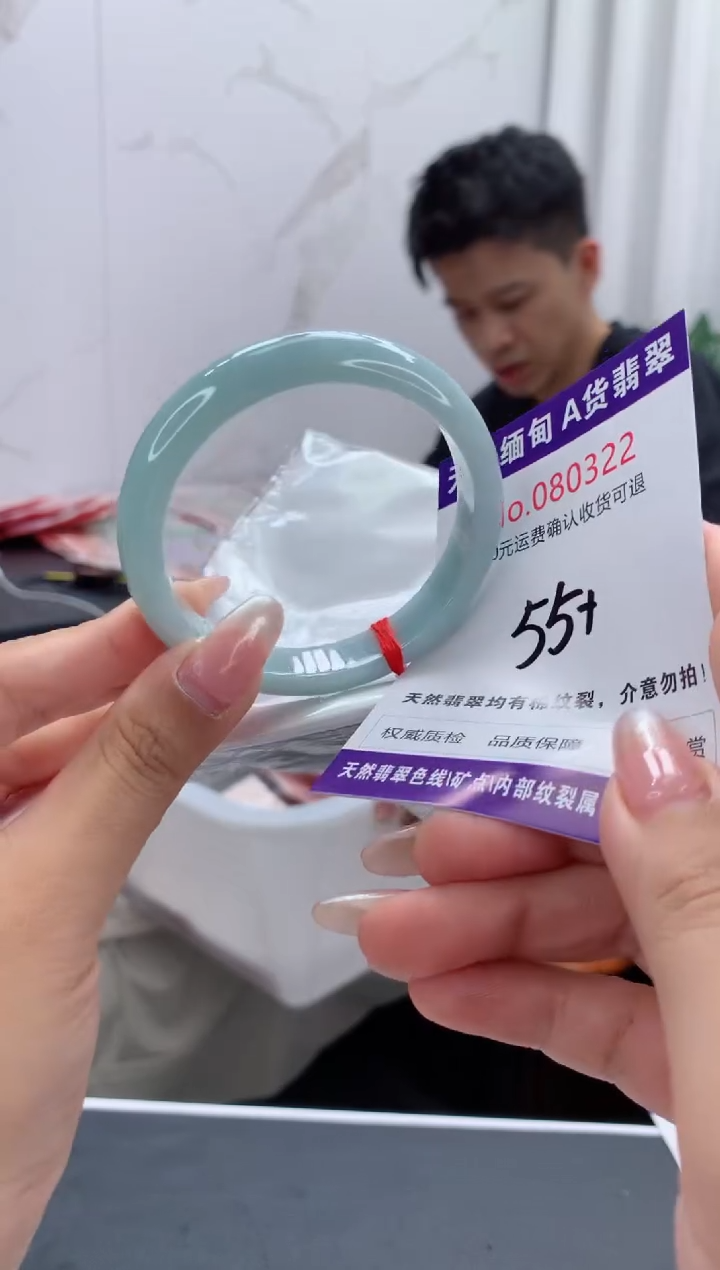 翡翠手镯未镶嵌有纹，完美者勿拍