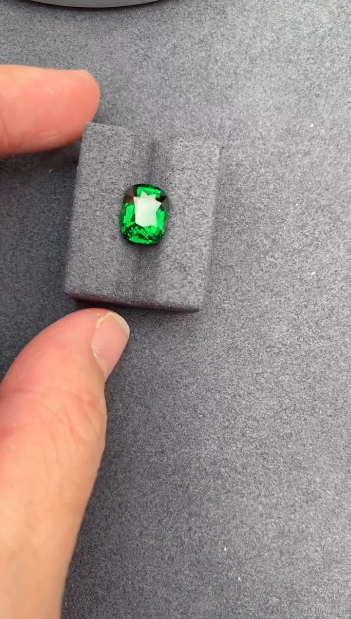 【闪购商品】石榴石（沙弗莱）裸石未镶嵌3.5ct沙弗莱