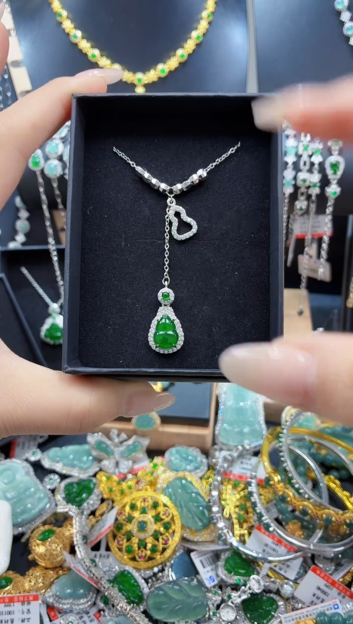 翡翠未镶嵌颈饰天然翡翠a货 多样性发其一