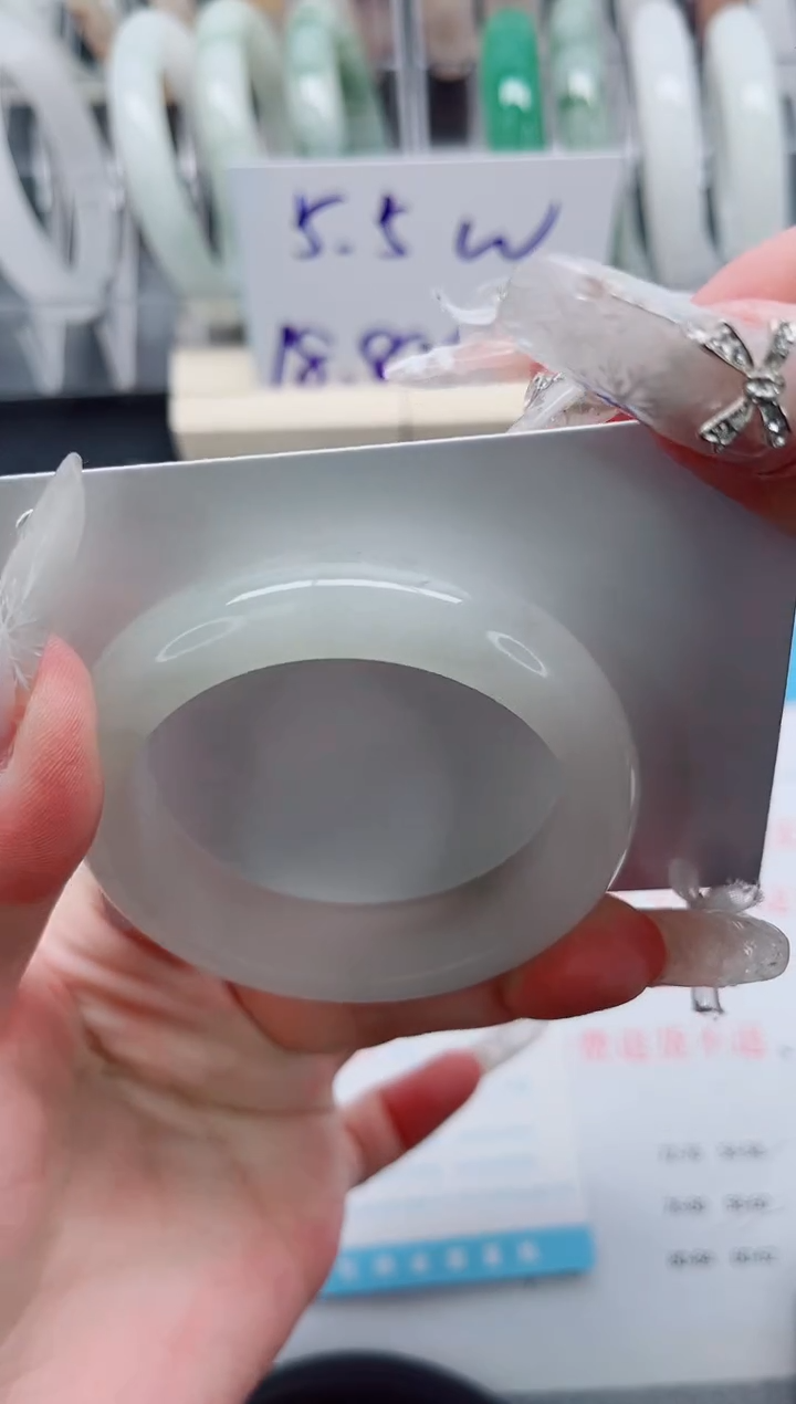 【闪购商品】石英质玉手镯未镶嵌A281-51