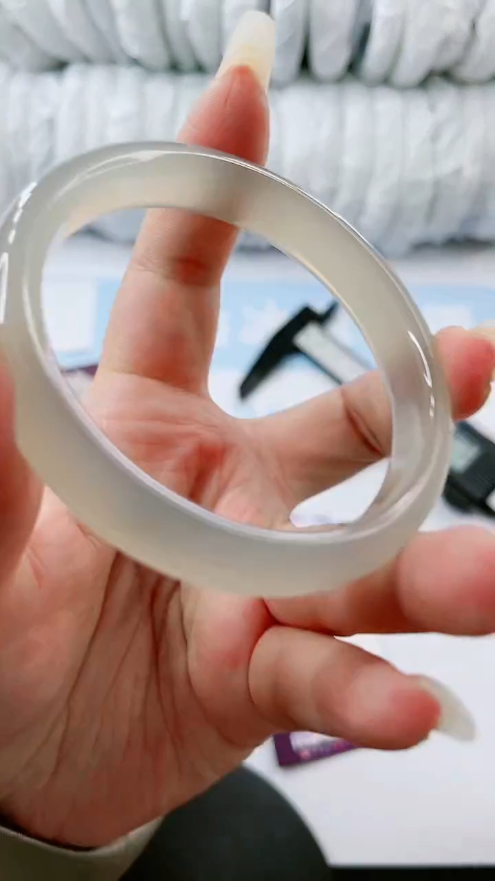 【闪购商品】石英质玉未镶嵌手镯多样性发货V454