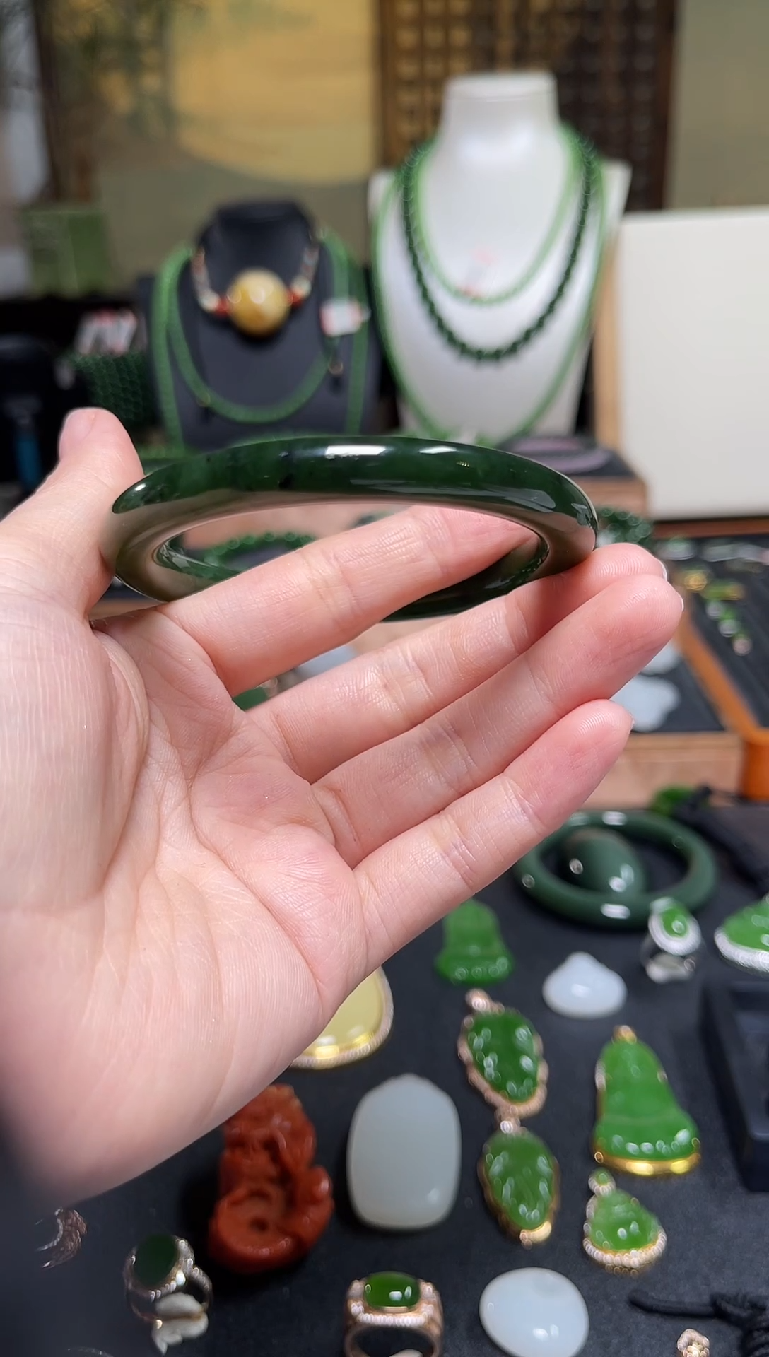 颈饰未镶嵌和田玉电**了福利手镯99