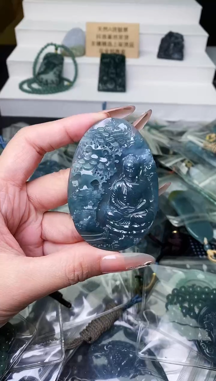 颈饰未镶嵌翡翠 