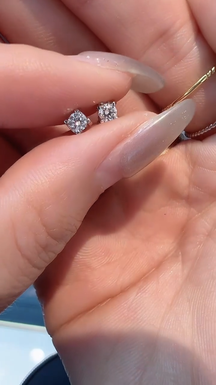 【闪购商品】钻石耳饰18K金镶嵌耳钉