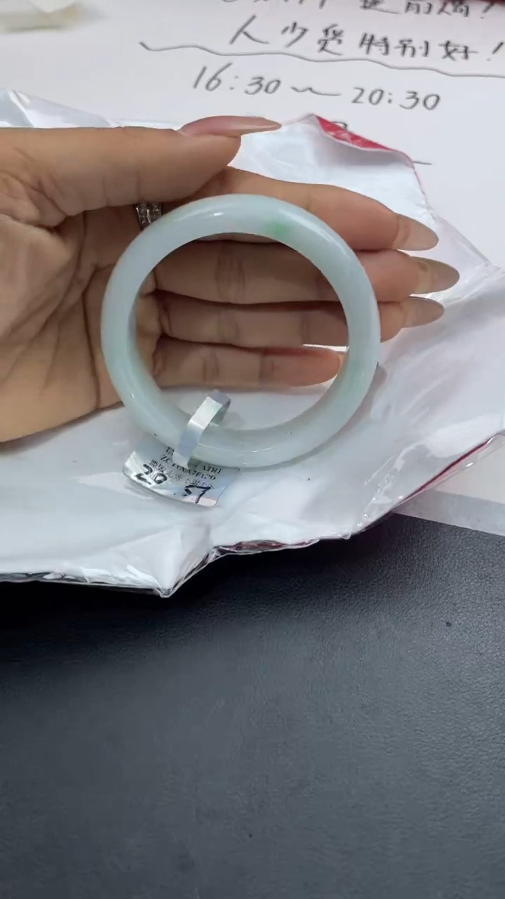 【闪购商品】翡翠手镯未镶嵌6翡翠手镯（微瑕）