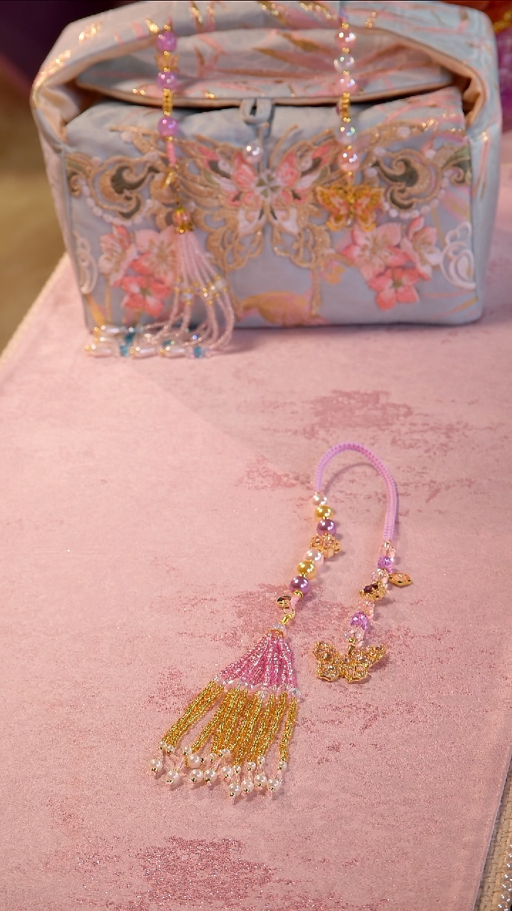 紫色蝴蝶包链 如图所示  