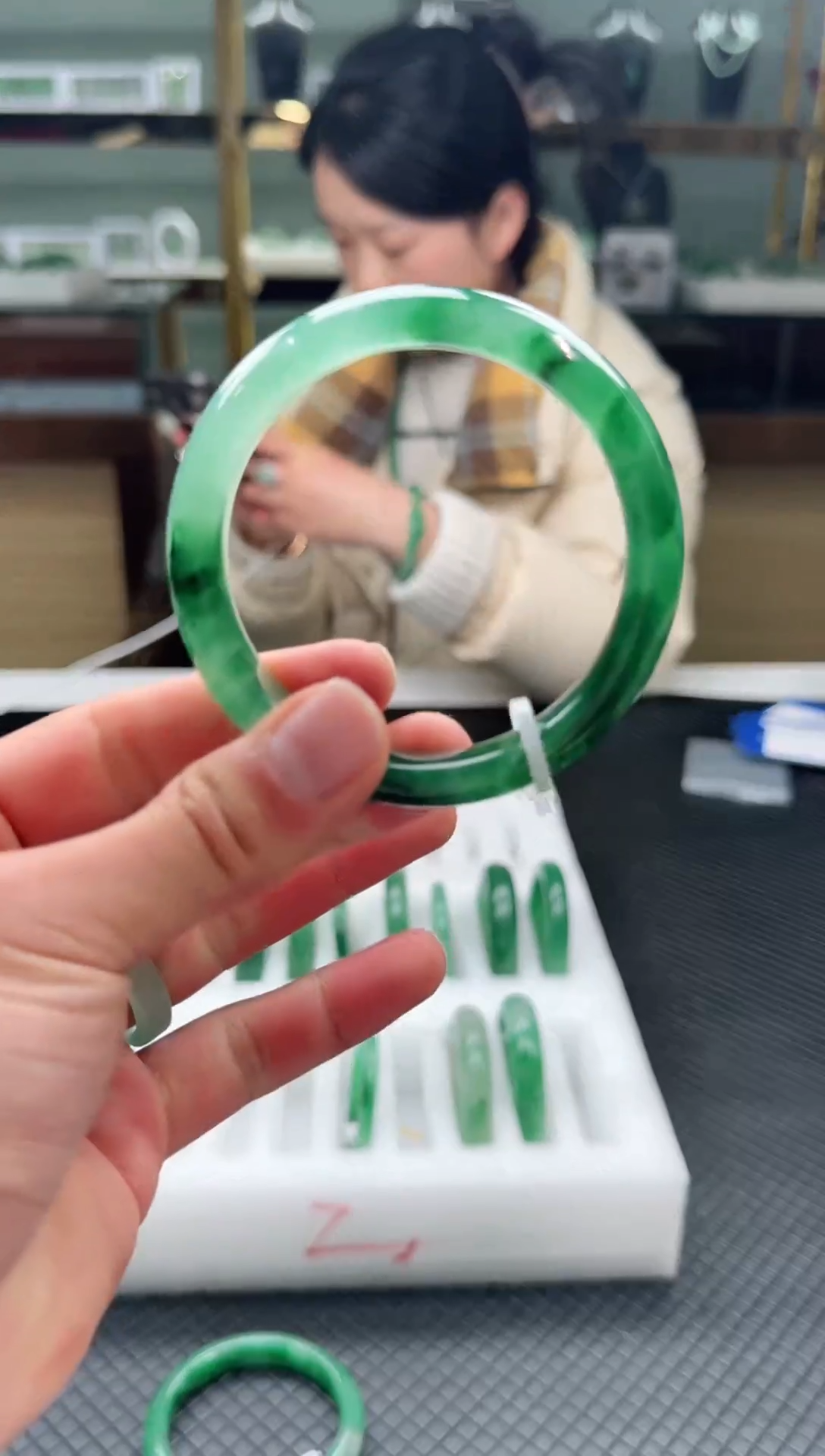 【闪购商品】石英质玉手镯未镶嵌天然冰飘花非洲翠