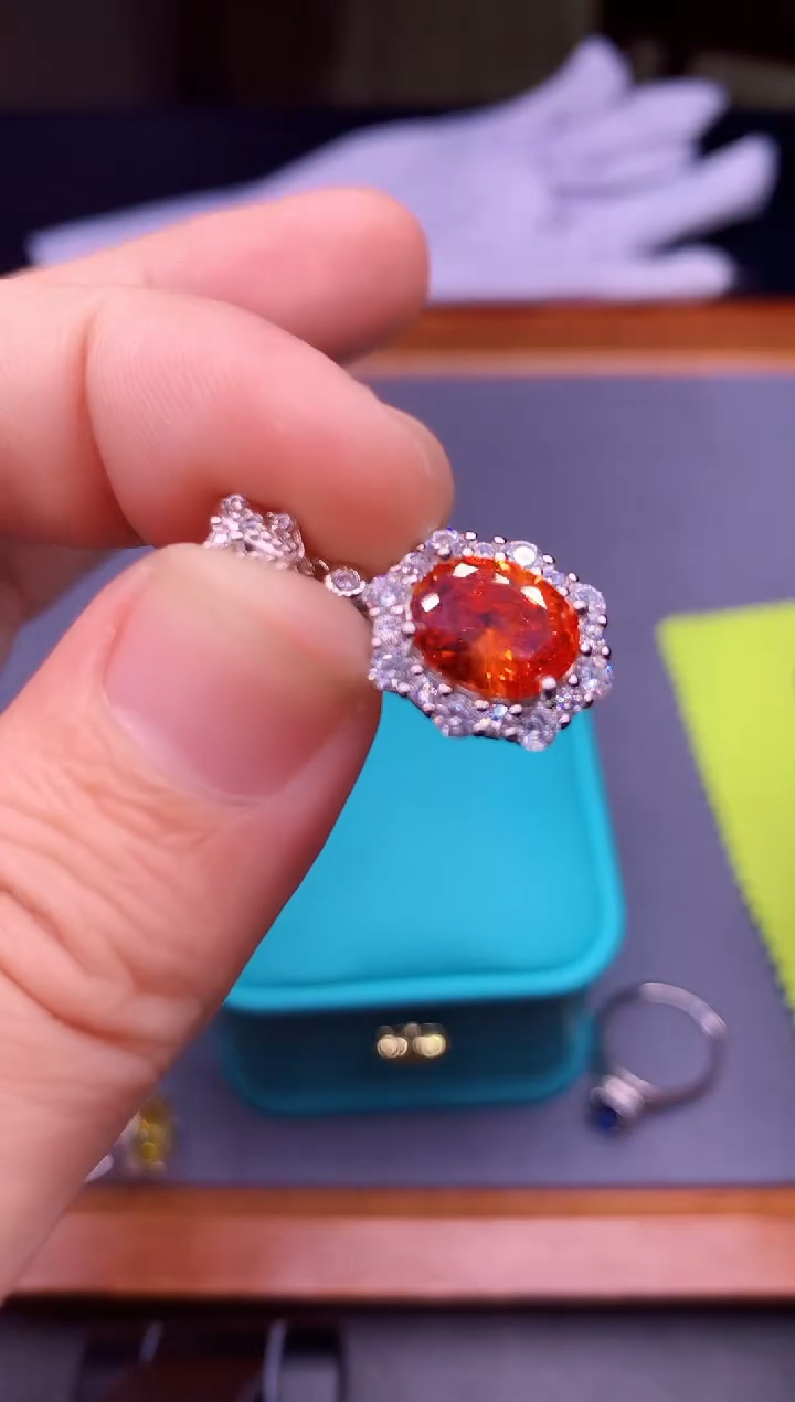 【闪购商品】红宝石颈饰银S925镶嵌............