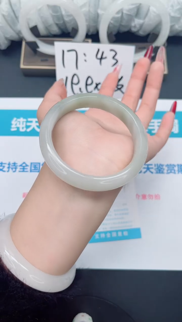 【闪购商品】石英质玉手镯未镶嵌b154