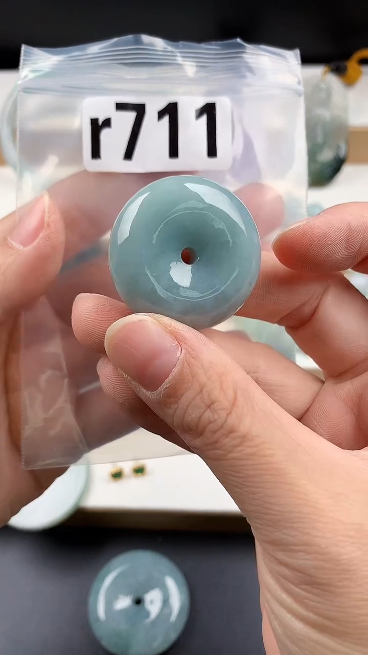 颈饰未镶嵌翡翠天然翡翠吊坠挂件