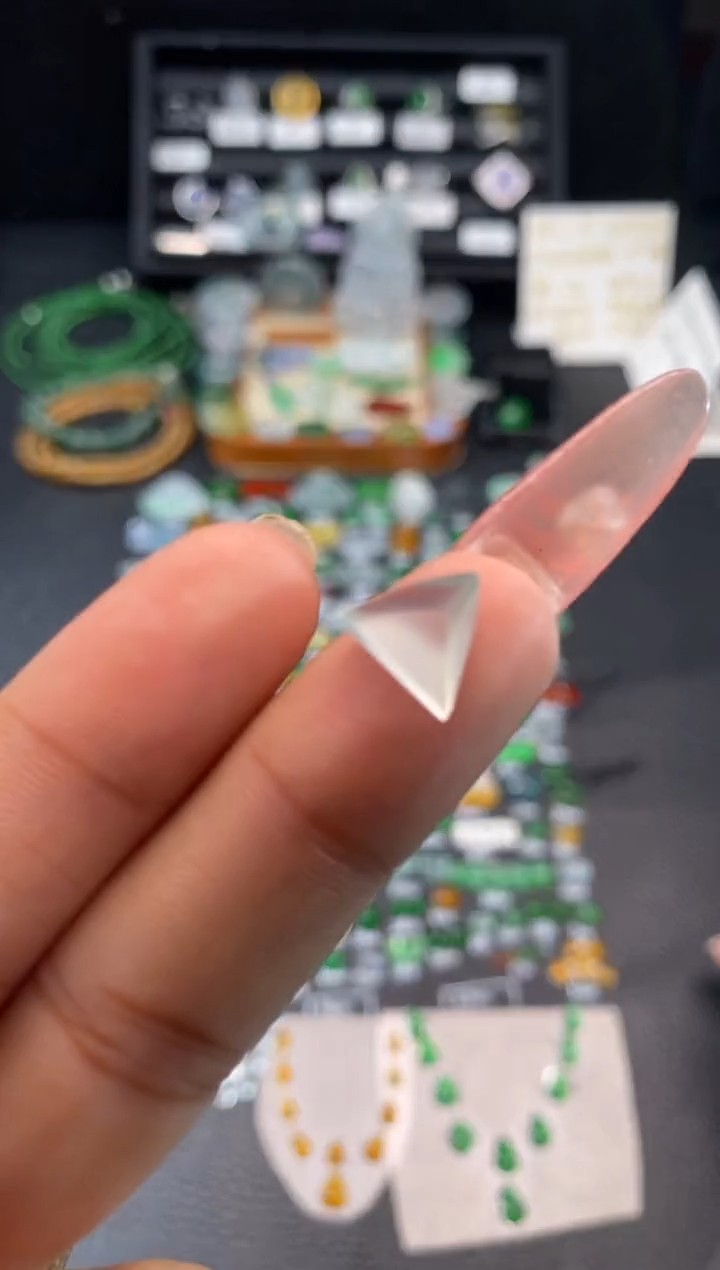 【闪购商品】翡翠挂件未镶嵌切割