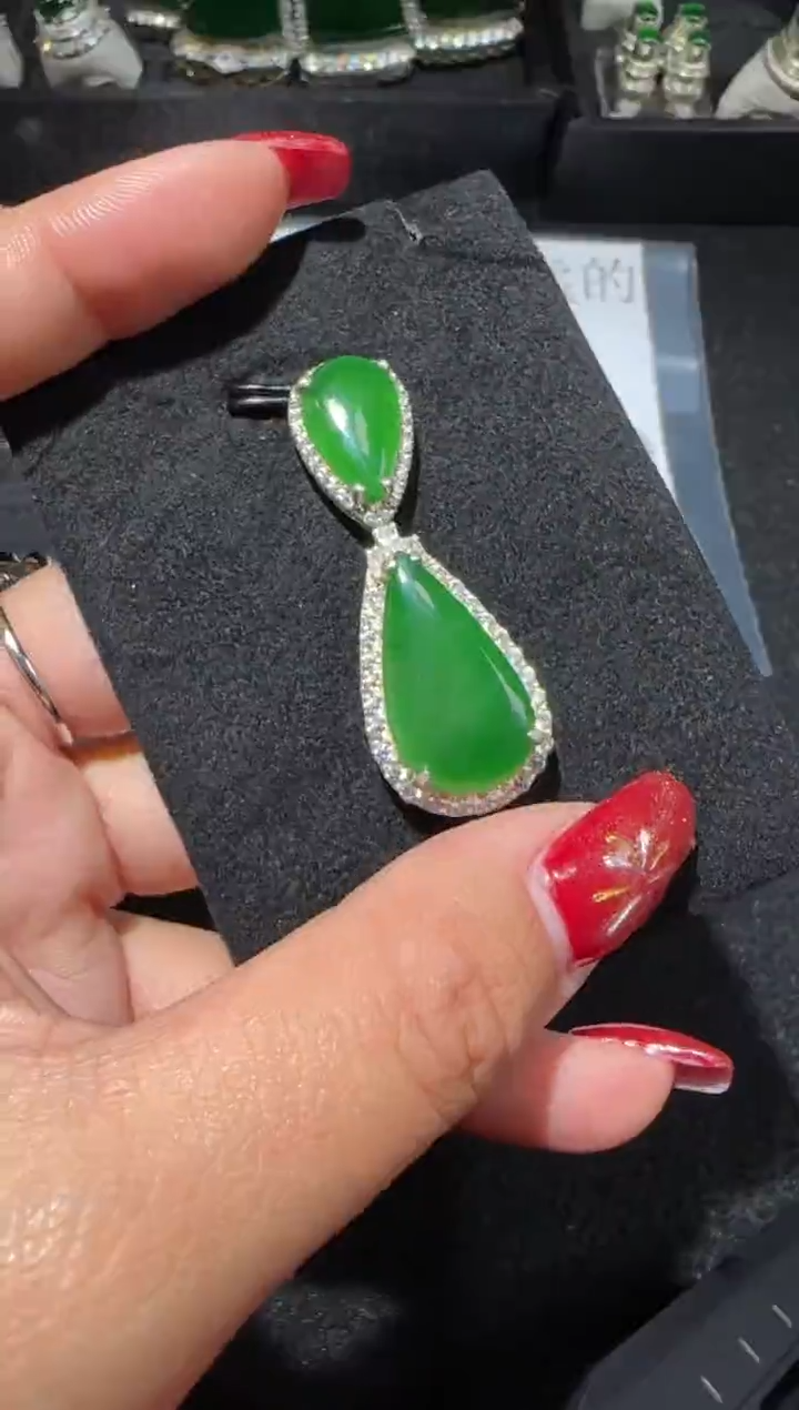 【闪购商品】翡翠吊坠(赠链)银S925镶嵌多样性发货拍一发一