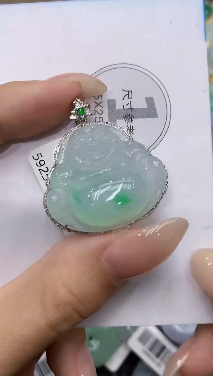 颈饰18K金镶嵌翡翠111111111111