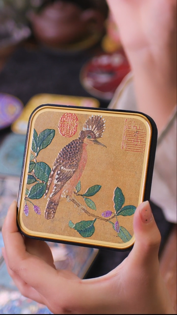 壹藏贰宝戴胜图案杯垫一片