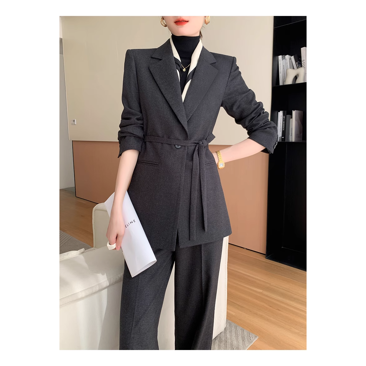 【小东西-001-010】认真听主播介绍-上衣-裤子