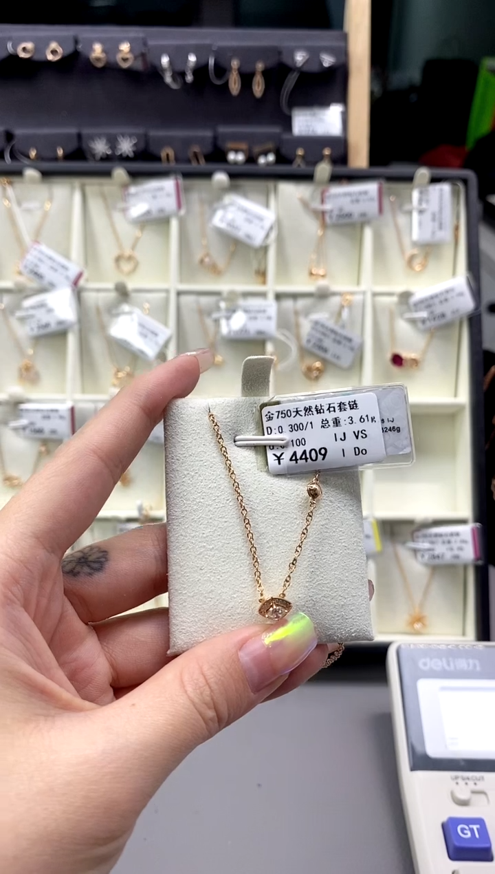 【闪购商品】钻石颈饰18K金镶嵌时尚款标签损坏不退不换
