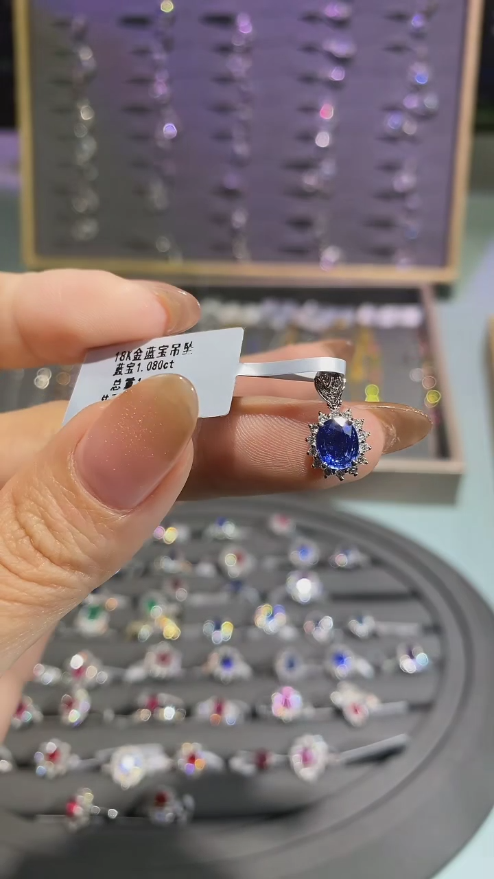 【闪购商品】蓝宝石颈饰18K金镶嵌吊坠