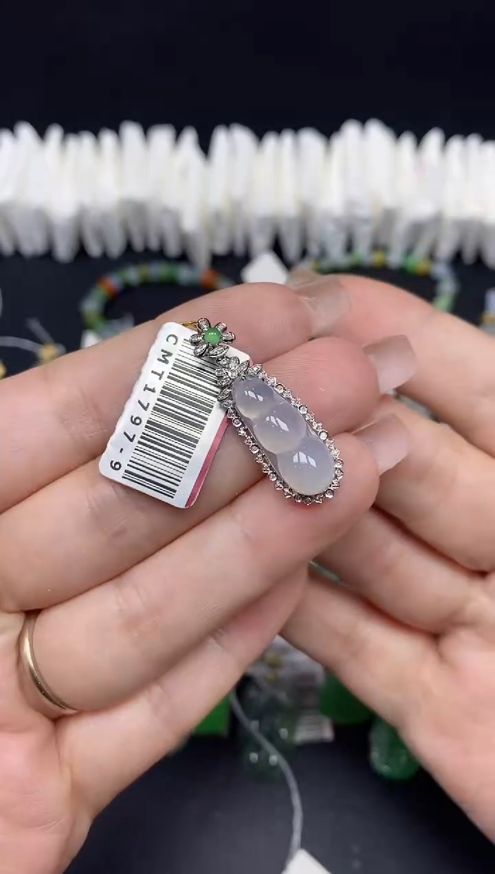 吊坠(不含链)18K金镶嵌翡翠豆子18K金扣镶嵌@@CMT1797-9