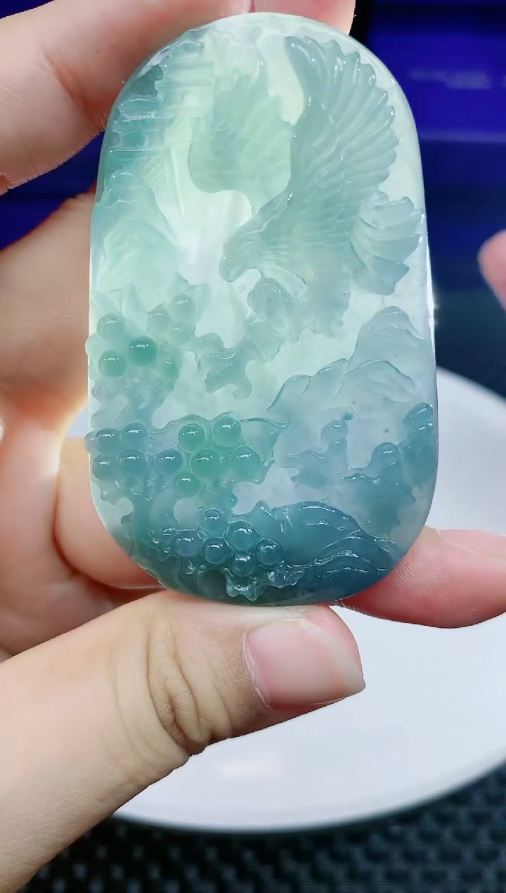 翡翠未镶嵌颈饰